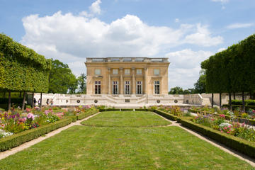 Private Tour: Best of Versailles Day Trip from Paris Including Skip-the-Line Palace of Versailles Tour and Grand Canal Lunch