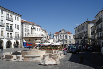 Private Tour: Evora and Monsaraz with Wine Tasting