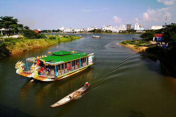 Private Tour: Full Day Hue City Tour Including Boat Trip Along Perfume Pagoda