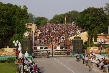 Private Tour: Golden Temple and Wagah Border with Punjabi Lunch