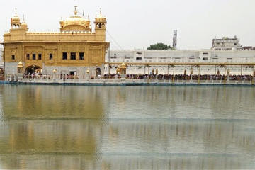Private Tour: Golden Temple, Jallianwala Bagh and Evening Wagah Border Beating Retreat Ceremony