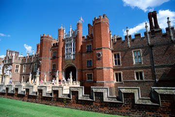 Private Tour: Hampton Court Palace Walking Tour with Historian Guide