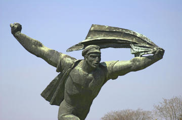 Private Walking Tour: Budapest Communist History Including Memento Park