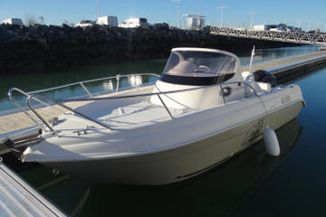 Rent a open-hull boat for up to 6 people in La Rochelle - License required