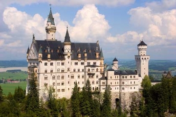 Royal Castles Tour from Frankfurt: Neuschwanstein Castle and Linderhof Palace