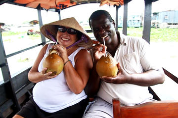 Saigon River Dinner Cruise Including Water Puppet Show and Cyclo Ride