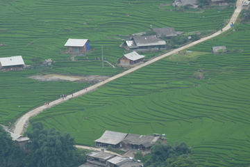 Sapa Combined Day Trip to Heaven Gate, Silver Waterfall and Ta Phin
