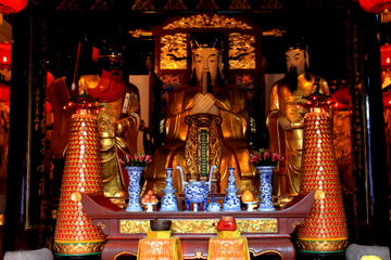 Shanghai Old Town Walking Tour Including Yuyuan Garden