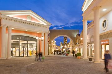 Shopping Tour Castel Romano Designer Outlet