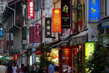 Singapore Walking Tour: Chinatown's Rituals and Traditions Including Market Tour and Tea Tasting