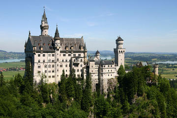 Skip-the-Line: Neuschwanstein Castle Tour from Fuessen Including Horse-Drawn Carriage Ride