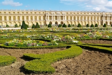 Skip the Line: Versailles Audio Pen Guide Tour from Paris