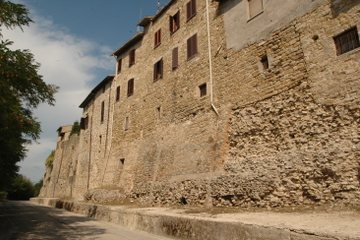 Small-Group Bevagna Walking Tour and Wine Tasting from Perugia
