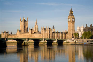Small-Group Evening Walking Tour of London with Fish and Chips Dinner