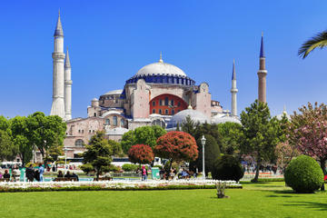Small-Group Istanbul Walking Tour: Hagia Sophia Museum and the Blue Mosque