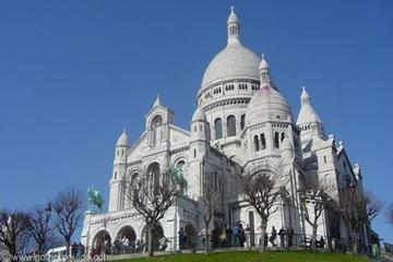 Small-Group Montmartre Walking Tour: Fine Wines and Famous Artists