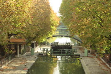Small-Group Paris Walking Tour: Opéra, Marais and Latin Quarter Including Local Hot Spots and Canal St-Martin Cruise