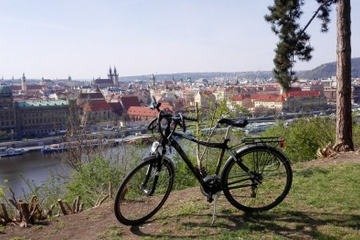 Small-Group Prague Bike Tour and Prague Castle Visit Including Typical Czech Lunch