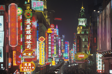Small-Group Shanghai Shopping Tour Including Banquet Lunch
