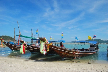 Snorkeling and Sightseeing at Koh Tan
