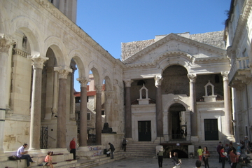 Split Walking Tour Including Diocletian's Palace and Traditional Lunch