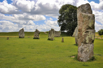 Stonehenge and Avebury Day Tour from London