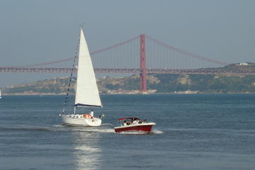 Tagus River Hop-On Hop-Off Cruise in Lisbon