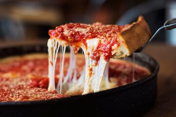 Tastes of Chicago Walking Tour: Chicago-Style Pizza, Beer, Cupcakes and Hot Dogs
