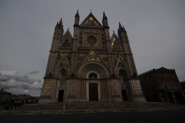 Todi and Orvieto Small-Group Day Tour from Perugia Including Wine Tasting and Lunch