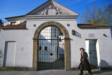 Tour of Krakow's Jewish District: Retracing the Locations in Schindlers List