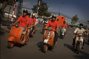 Ultimate Saigon Sightseeing: Ho Chi Minh City Tour by Vespa, Cu Chi Tunnels by Speedboat and Cooking Class