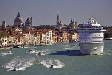 Venice Private Arrival Transfer by Water Taxi: Cruise Port to Central Venice
