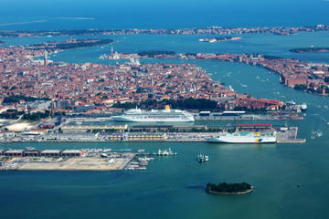 Venice Shared Arrival Transfer: Marittima Cruise Port to Central Venice