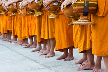 Viator Exclusive: Morning Buddhist Almsgiving, Grand Palace and Flower Market Tour in Bangkok