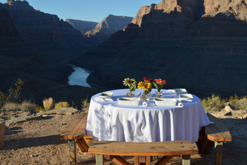 Viator VIP: Grand Canyon by Helicopter with Gourmet Breakfast