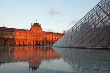 Viator VIP: Skip-the-Line Louvre Museum Small-Group Tour with Champagne and Gourmet Lunch under the Pyramid
