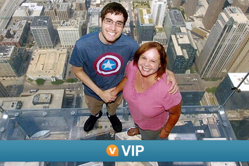Viator VIP: Willis Tower Skydeck Early Access, Trolley City Tour and Chicago River Cruise