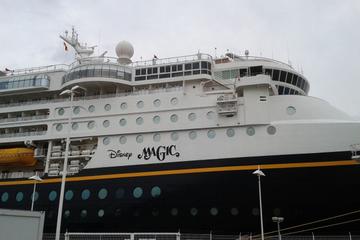 Warnemuende Shore Excursion: Private Tour of Berlin and Jewish Quarter