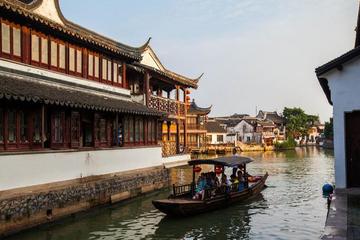 Zhujiajiao Ancient Town and Night Luxury Cruise Tour with Buffet in Shanghai